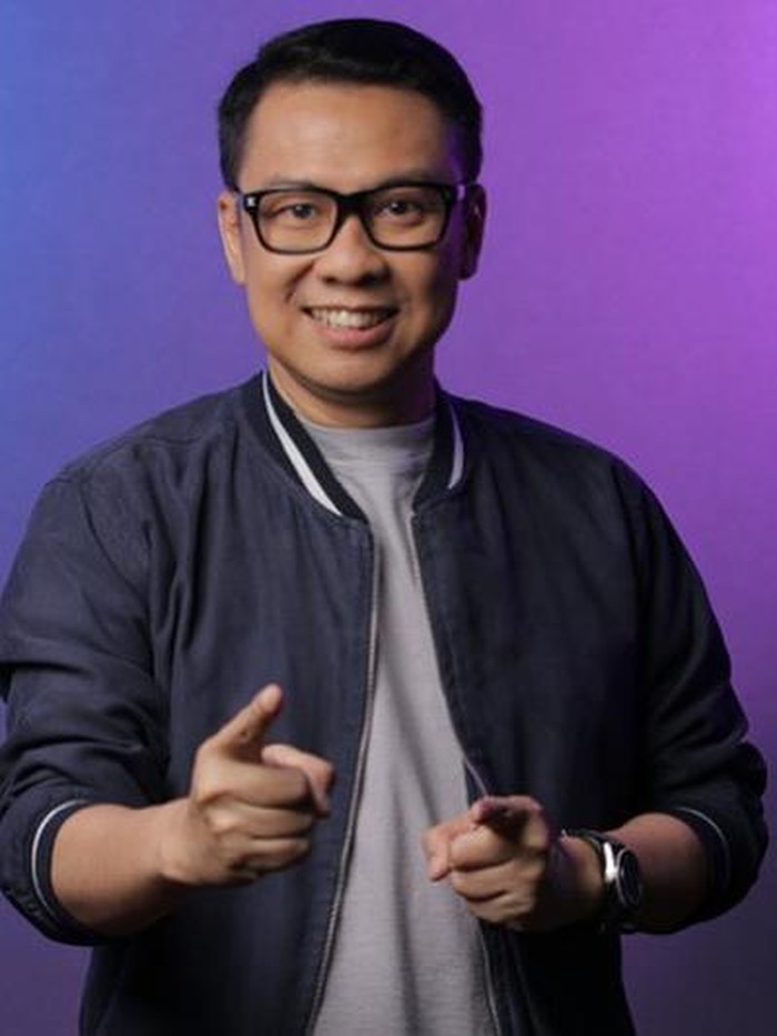 Hilbram Dunar meninggal dunia.