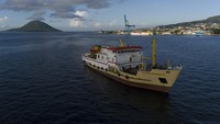 Foto udara Kapal Perintis Sabuk Nusantara 155 bantuan Kementerian Perhubungan berlabuh di perairan Ternate, Maluku Utara, Minggu (31/3/2024).