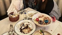 Begini keseruan Nisya saat makan dessert bareng sang kakak ipar, dan Putri Zulhas. Foto: Instagram @nissyaa