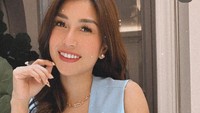 Tetap cantik dan awet muda, Nisya rupanya hobi sekali mencicipi aneka makanan manis. Foto: Instagram @nissyaa