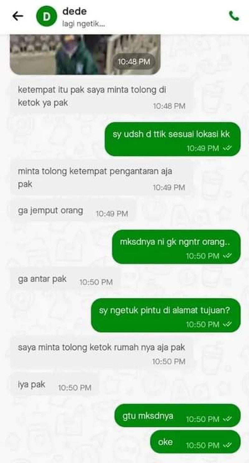 Untuk menghibur kamu, coba lihat beberapa chat kocak ojol dan customer berikut. Dijamin, kalau nggak ngakak ya minimal senyum sedikit, deh.