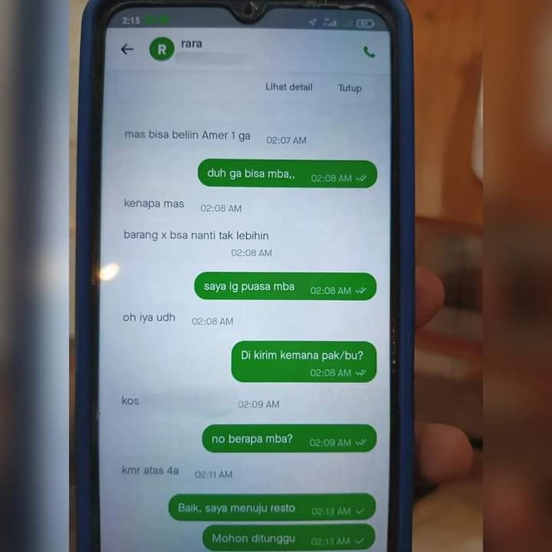 Untuk menghibur kamu, coba lihat beberapa chat kocak ojol dan customer berikut. Dijamin, kalau nggak ngakak ya minimal senyum sedikit, deh.