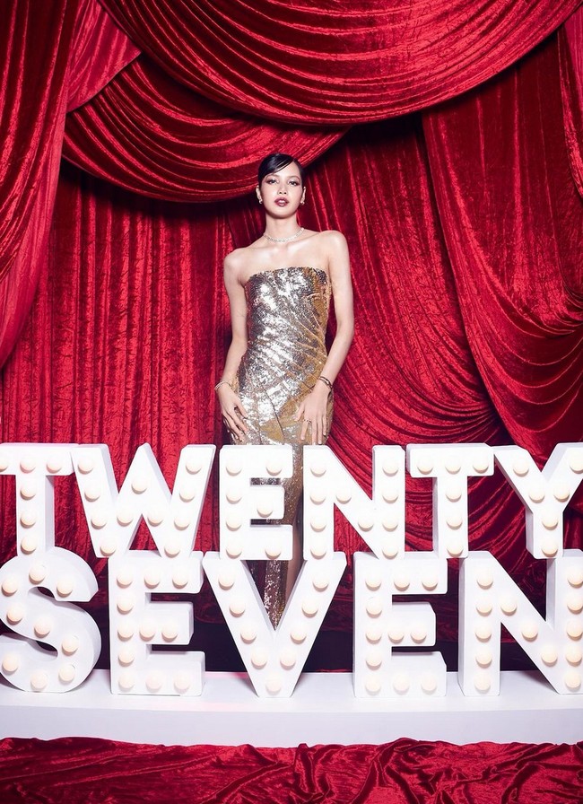 Lisa BLACPINK genap berusia 27 tahun pada 27 Maret 2024. Untuk merayakan hari jadinya, dia menggelar pesta meriah di klub dan restoran House of Heals Bangkok, Thailand. Foto: Instagram/@lalalalisa_m