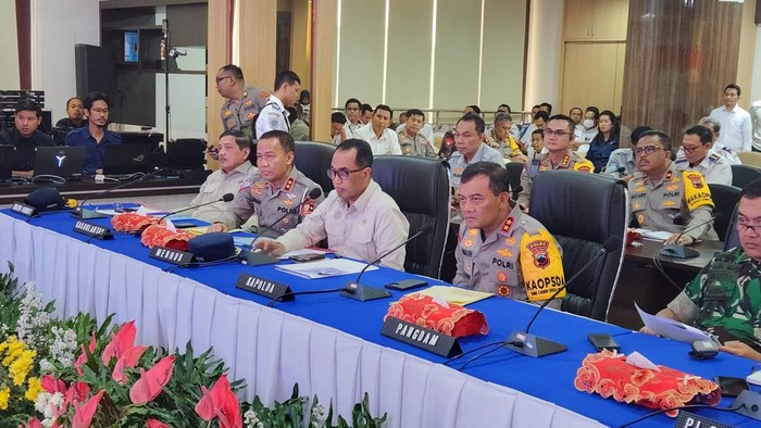 Menteri Perhubungan Budi Karya Sumadi saat Rapat Koordinasi Persiapan Angkutan Lebaran Tahun 2024 Provinsi Jawa Tengah di Polda Jateng, Semarang,