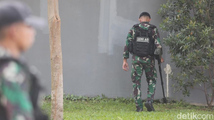 Momen Tim Jihandak Sisir Perumahan dalam Radius 1 Km dari Gudang Amunisi