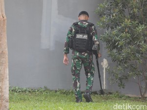 TNI Minta Warga Lapor Jika Lihat Selongsong Usai Gudang Amunisi Terbakar
