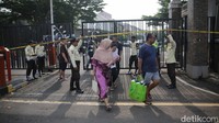 Gudang nomor 6 ini berisi amunisi yang sudah kedaluwarsa. Amunisi itu merupakan pengembalian dari berbagai satuan di wilayah Jakarta.