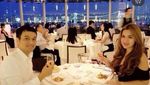Momen Vicky Shu Saat Makan di Restoran hingga Belanja Makanan
