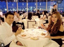 Momen Vicky Shu Saat Makan di Restoran hingga Belanja Makanan