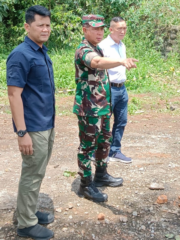 Panglima TNI saat mengecek gudang amunisi yang terbakar (dok. Puspen TNI)