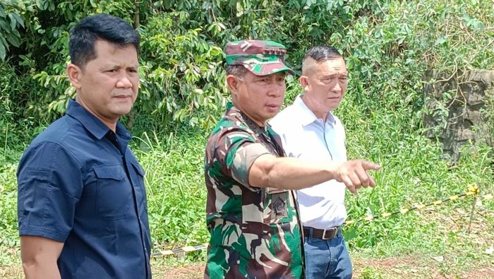 Panglima TNI saat mengecek gudang amunisi yang terbakar (dok. Puspen TNI)