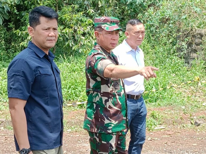Panglima TNI saat mengecek gudang amunisi yang terbakar (dok. Puspen TNI)