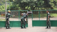 Agus juga menjelaskan terkait penyebab kebakaran di gudang amunisi Kodam Jaya pada Sabtu (30/3) tersebut. Agus mengatakan kebakaran diduga dipicu amunisi yang sudah labil dan mudah meledak.