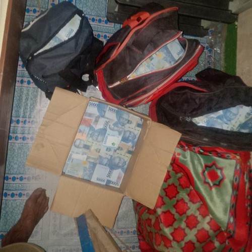 Penampakan uang mahar janda di Bima sebelum berubah jadi daun kering.