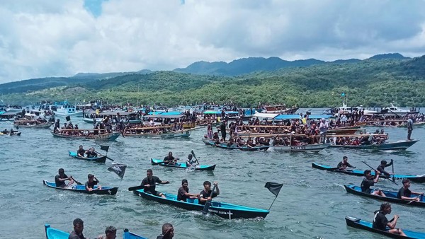 Mengantarkan Patung Yesus Tersalib dan Tuan Ma Saat Semana Santa 2024