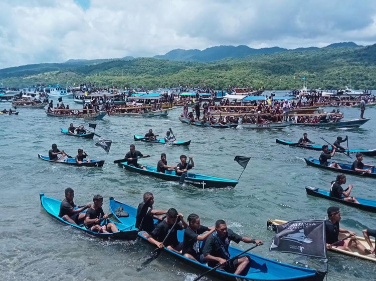 Mengantarkan Patung Yesus Tersalib dan Tuan Ma Saat Semana Santa 2024