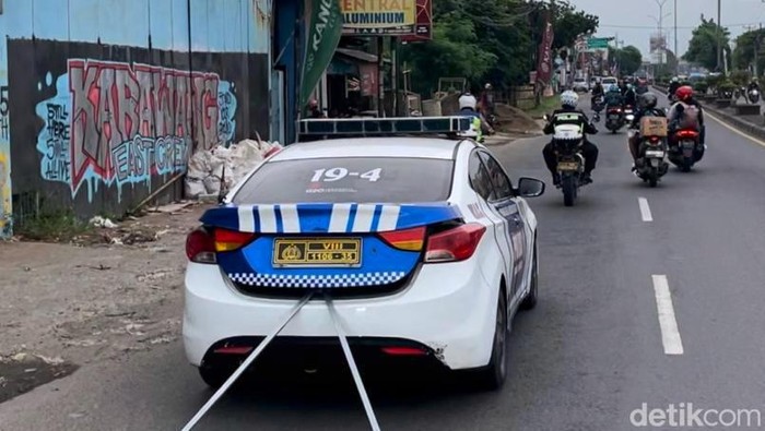 Polisi menyisir ranjau paku di jalur mudik Karawang