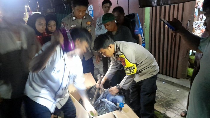 Polisi menyita barang bukti perkakas untuk bobol ATM di Sukabumi
