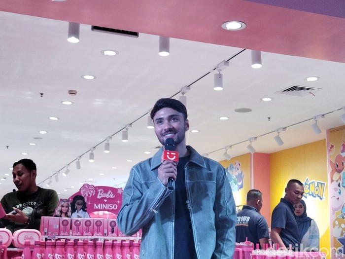 Angga Yunanda dan Refal Hady momong Rayyanza