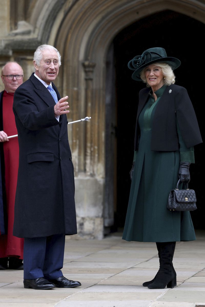 Raja Charles III dan Ratu Camilla Hadiri Ibadah Paskah 2024 Britain's King Charles III, left, and Queen Camilla arrive to attend the Easter Matins Service at St. George's Chapel, Windsor Castle, England, Sunday, March 31, 2024. (Hollie Adams/Pool Photo via AP)