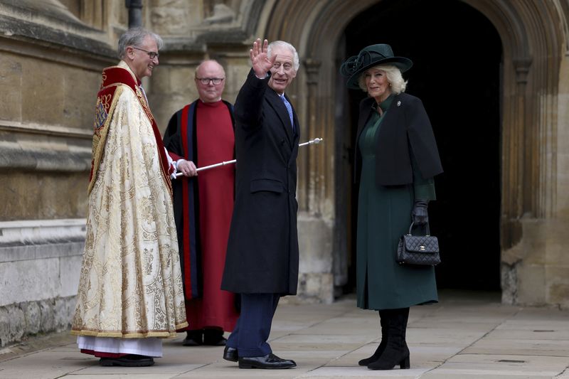 Raja Charles III dan Ratu Camilla Hadiri Ibadah Paskah 2024 Britain's King Charles III, left, and Queen Camilla arrive to attend the Easter Matins Service at St. George's Chapel, Windsor Castle, England, Sunday, March 31, 2024. (Hollie Adams/Pool Photo via AP)