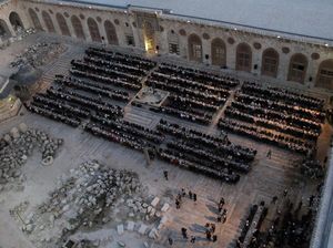 Suasana Berbuka Puasa di Masjid Umayyah Aleppo