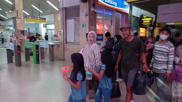 Suasana jembatan penyeberangan multifungsi (JPM) Tanah Abang, Jakarta Pusat.