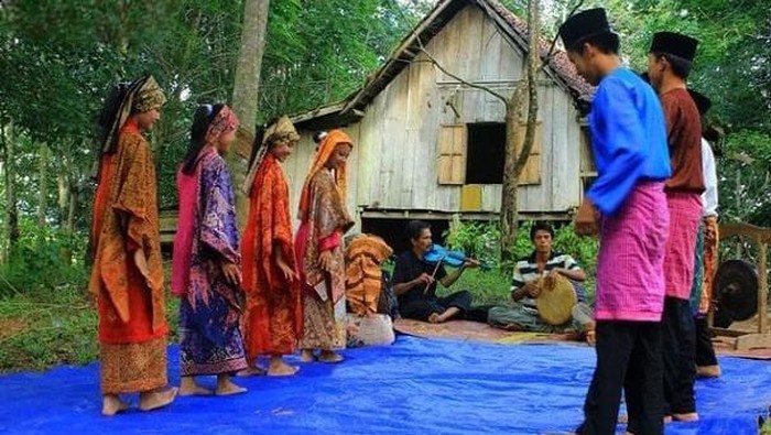 Tari Tauh dari Kabupaten Bungo.