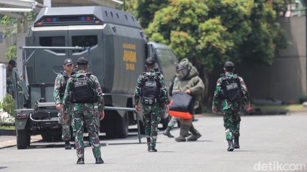 Tim Jihandak Temukan 5 Granat yang Terpental ke Permukiman Warga