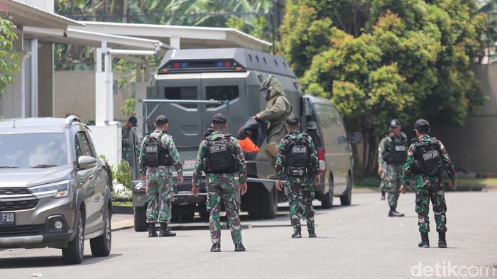 Tim Jihandak Temukan 5 Granat yang Terpental ke Permukiman Warga