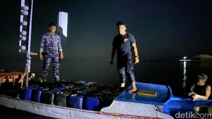 TNI AL menggagalkan penyelundupan BBM ilegal di Nagekeo, NTT.