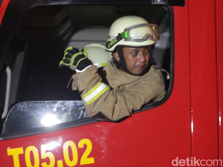 TNI-Damkar Sisir Titik Ledakan Gudang Munisi