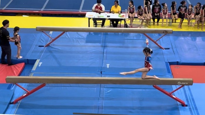 Prestasi Fantastis diraih Ygritte Gara. Dia berhasil menyabet tiga medali emas di ajang Bangkok Gymnastics Invitational 2024.