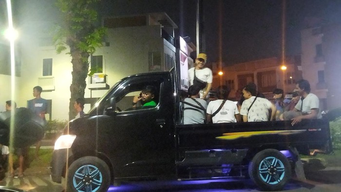 Warga Sekitar Gudang Munisi Dievakuasi Pakai Pick Up (Kurniawan Fadilah-detikcom)