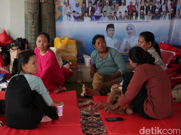 Warga Terdampak Kebakaran Gudang Amunisi Masih Bertahan di Pengungsian