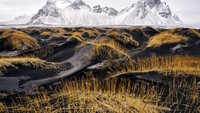 Ivan Pedretti memenangkan penghargaan lanskap dan lingkungan planet bumi untuk foto yang diambil di Stokksnes, Islandia ini (Foto: World Nature Photography Awards/CNN)