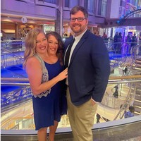 Abby Hensel menikah dengan seorang veteran Angkatan Darat AS bernama Josh Bowling dalam sebuah upacara pernikahan pada 2021. Pernikahan tersebut baru terungkap berdasarkan catatan publik yang diperoleh oleh Today. Foto: Dok. TikTok/Facebook Abby Brittany Hensel