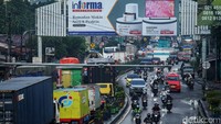 Kemacetan ini terpantau pada Senin (1/4/2024) sekitar pukul 15.00 WIB.
