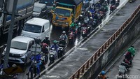 Kemacetan kerap terjadi di jam-jam sibuk.