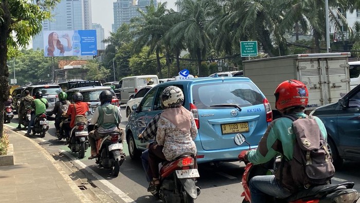 Ada Uji Coba Penutupan U-Turn di Depan Citywalk, Lalin Jl KH Usman Macet