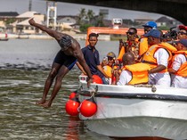 Aksi Renang 12 Km Pria Nigeria Tingkatkan Kesadaran Kesehatan Mental