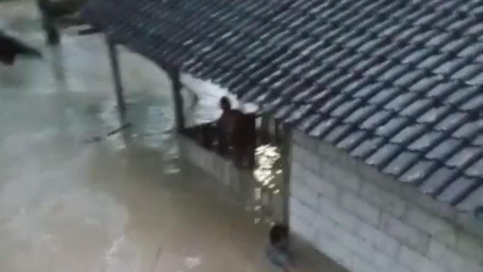 Banjir bandang di kawasan kaki Gunung Pandan Madiun
