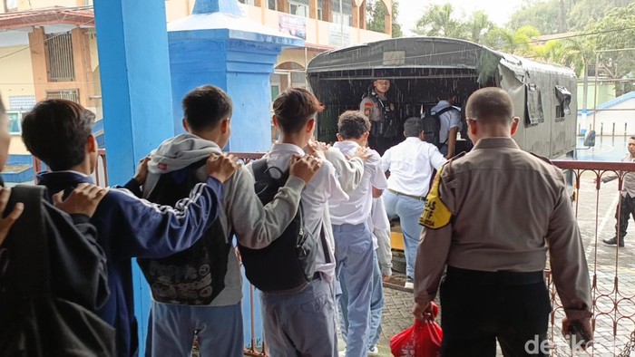 Belasan remaja diamankan Polrestabes Semarang, Senin (1/4/2024).