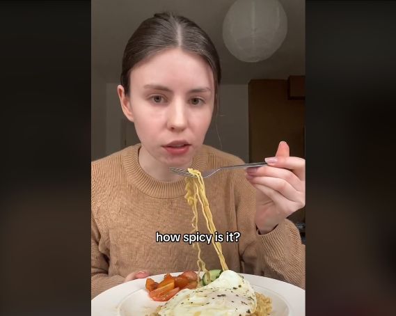 Bule Ini Pertama Kali Masak Indomie dan Berakhir Gagal Total
