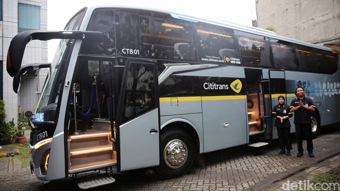 Komisaris Utama PT Blue Bird Tbk, Bayu Priawan Djokosoetono dan Board of Advisor PT Blue Bird Tbk Purnomo Prawiro melakukan prosesi pemecahan kendi dalam acara peluncuran Cititrans Busline di Jakarta (01/04) bersama dengan Direktur Utama PT Blue Bird Tbk Adrianto Djokosoetono dan Direktur Utama Cititrans Andrew Arristianto. Cititrans Busline menggunakan Jetbus 5 Super High Deck yang memiliki ruang interior luas dan tinggi, fitur melimpah, dan sistem keamanan canggih, serta menawarkan dua pilihan kelas, yaitu Suites dan Super Executive dimana konsumen akan merasakan sensasi  eksklusif layaknya naik pesawat. Cititrans Busline akan melayani rute perjalanan dari dan menuju Jakarta, Bandung, serta Malang.