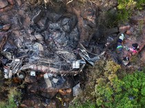 Bus Jemaat Paskah di Afsel Masuk Jurang, 45 Orang Tewas