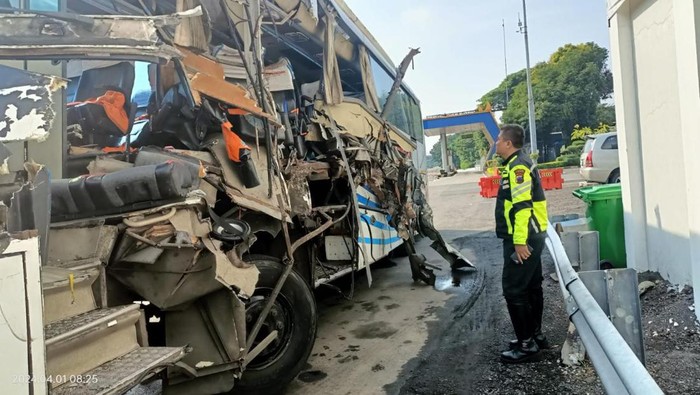 Penyelidikan Intensif Polri Lacak Truk Misterius yang Libatkan Bus Fatal di Tol Semarang