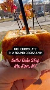 Croissant unik jadi wadah hot chocolate