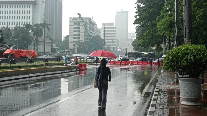Demo menggugat hasi Pemilu 2024, Jalan Medan Merdeka Barat menuju istana ditutup