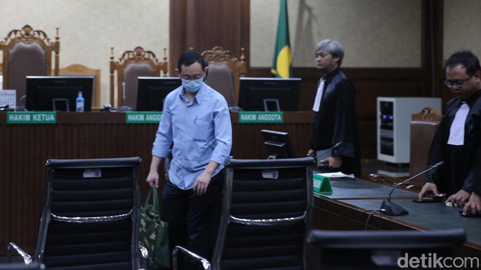 Mantan Kepala Bea Cukai Makassar, Andhi Pramono menjalani sidang vonis kasus gratifikasi di PN Tipikor, Jakarta Pusat, Senin (1/4/2024). Andhi terbukti bersalah dan dihukum 10 tahun penjara, denda Rp 1 miliar dan subsider 6 bulan penjara.